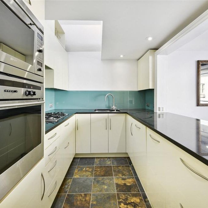 3 bedroom flat to rent - Photo 1