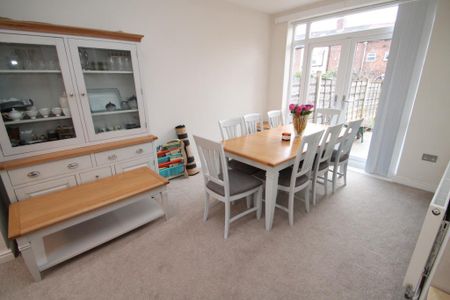 3 bedroom semi-detached house to rent - Photo 4