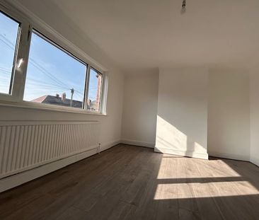 Springfield Lane, Leeds, Morley - Photo 5