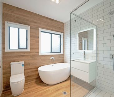 Executive 4 Bedroom Home With Stunning Outlook - Photo 3
