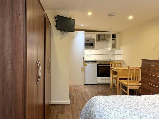 Studio to rent - Photo 1