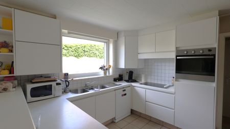 Ruime woning met tuin en garage nabij de Tassche - Photo 2