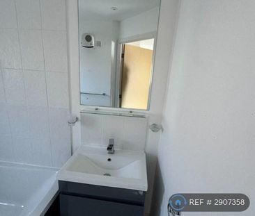 1 bedroom in a flat share to rent - Photo 6