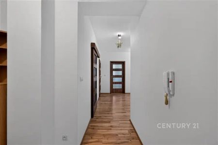 "Moderní, světlý byt 3+kk s výhledem do zeleně bydlení ve městě přitom v přírodě - Photo 2