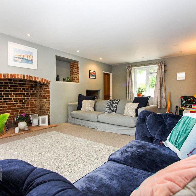 4 bedroom detached house to rent - Photo 1