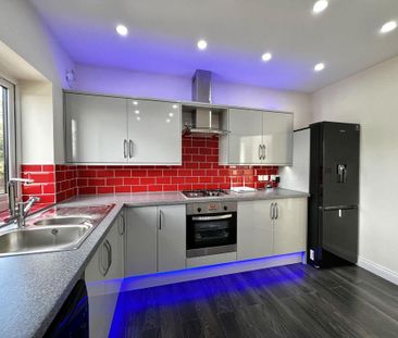 4 bedroom detached house to rent - Photo 4