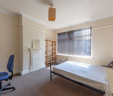 4 Bed Terraced House, Kinross Road, M14 - Photo 4