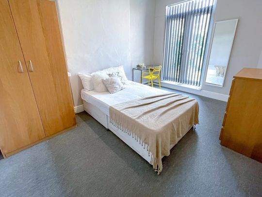 4 bedroom terraced house to rent - Photo 1