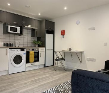 Studio to rent - Photo 1