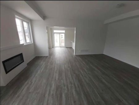 For Lease - 1521 Wheatcroft Drive, Oshawa, Ontario - Photo 2