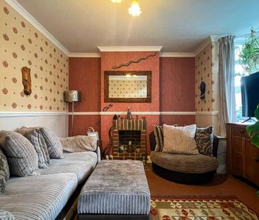 2 bedroom semi-detached house to rent - Photo 6