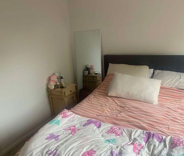 Large Double bedroom available full furnished - Photo 4