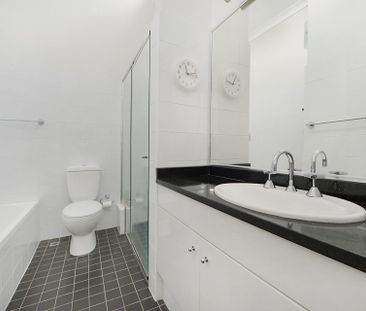 Newly Renovated North Facing Split Level 3 Bedroom Townhouse - Photo 5