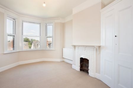 4 bedroom semi-detached house to rent - Photo 2