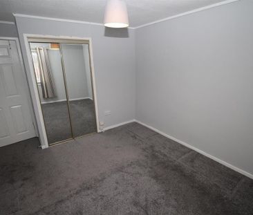 3 bedroom flat to rent - Photo 4