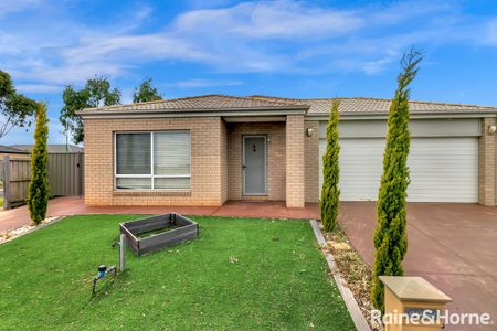 31 Butterfly Boulevard, Tarneit, VIC 3029 - Photo 2