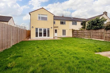 4 bedroom semi-detached house to rent - Photo 3