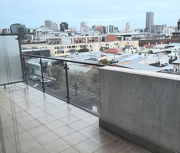 Top Floor Apartment with Sensational Views&excl; - Photo 5
