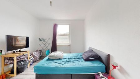 3 bedroom flat to rent - Photo 3