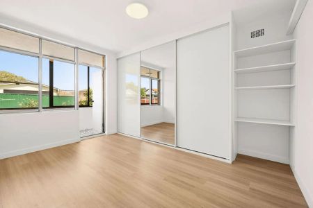 “Freshly Renovated Apartment with Lock-Up Garage in Boutique Block of 12” - Photo 3
