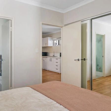 Stylish Apartment in a Prime Location - Photo 3