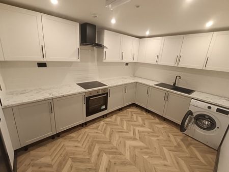 Room in a Shared House, Grayscroft Road, SW16 - Photo 3