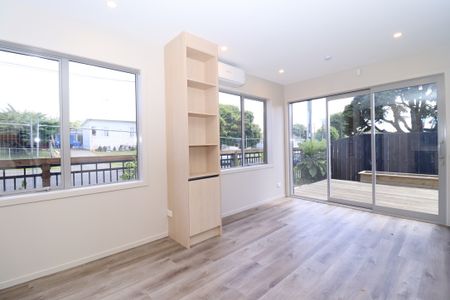 Modern Living in Panmure- 3Bed2Bath - Photo 4