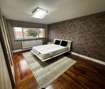 Room in a Shared Flat, The Elms, NW9 - Photo 3