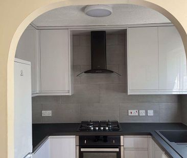 2 bedroom semi-detached house to rent - Photo 5