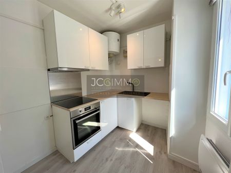 Location Appartement 1 pièce 27m² SOLLIES VILLE 83210 - Photo 3