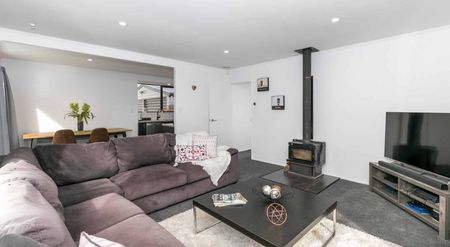 Freshly Renovated Family Home in the Heart of Nawton - Photo 4