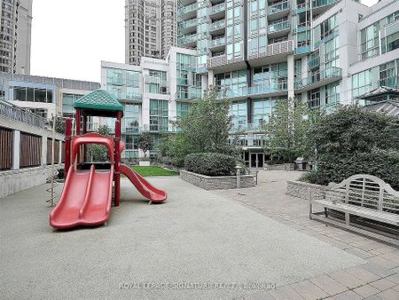 For Lease - 220 Burnhamthorpe Road Unit# 1002, Mississauga, Ontario - Photo 2