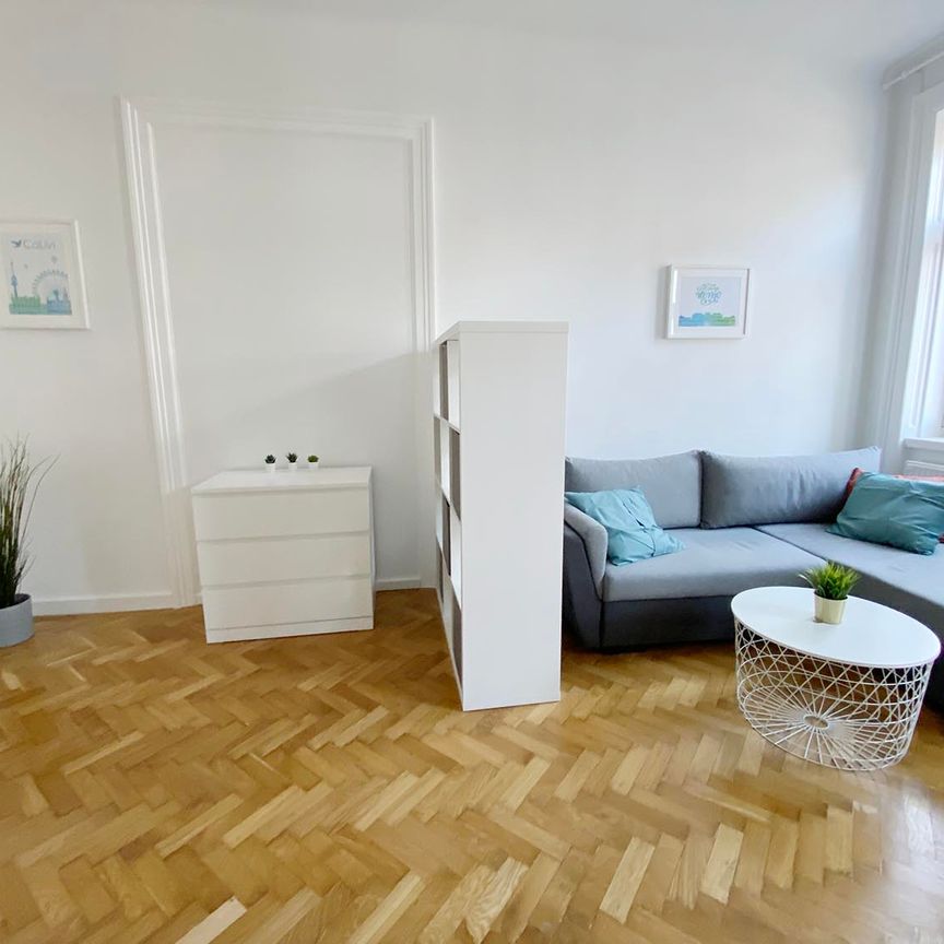 Neustiftgasse Top 28 Zimmer 3 - Photo 1