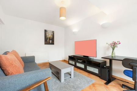 1 Bed Flat, Hopewell Yard, SE5 - Photo 2