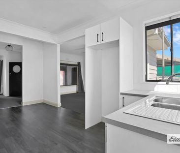 Beautifully renovated - Photo 4