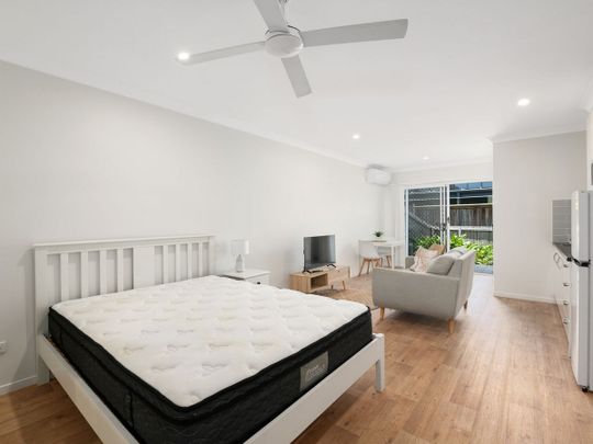 30 Jillian Place, Wynnum West QLD 4178 - Apartment For Rent | Domain - Photo 1