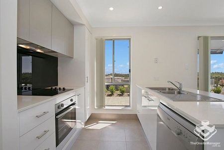 Well positioned Townhouse - Photo 3