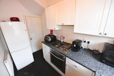 2 bedroom House in Cross Flatts Grove, Leeds - Photo 5