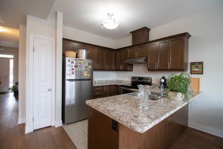 3-Bedroom Townhouse in St. Catharines! - Photo 5