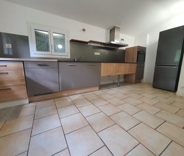 Location Appartement 3 pièces 77m² ROQUEVAIRE 13360 - Photo 3