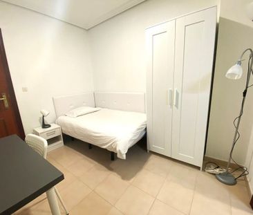 Calle Parras, Sevilla, Andalusia 41002 - Photo 4