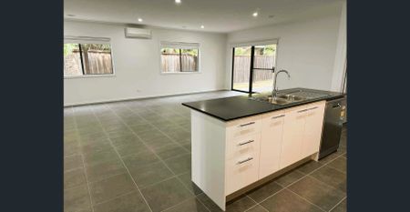 Living large in Thornhill Park - Photo 2