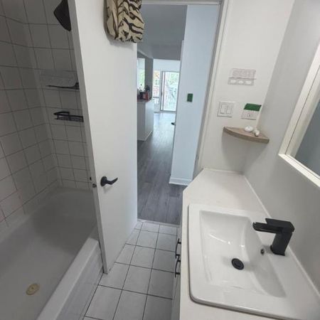 1 CH - 1 SDB - Québec - $1,049 /mo - Photo 4
