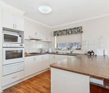 10/14 Butts Road, Eaglehawk, Vic 3556 - Photo 3