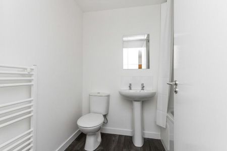 3 bedroom flat to rent - Photo 2