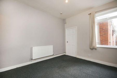 2 Beds - Terraced House - - Photo 4