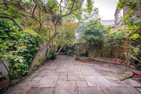 5 bedroom semi-detached house to rent - Photo 2