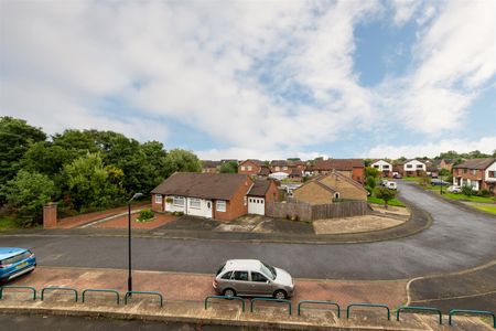 2 bed flat to rent in West Farm Avenue, Longbenton, NE12 - Photo 2