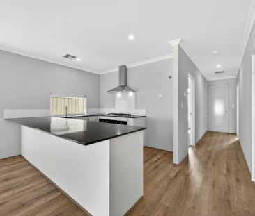 Coastal Living Meets Modern Comfort. - Photo 1