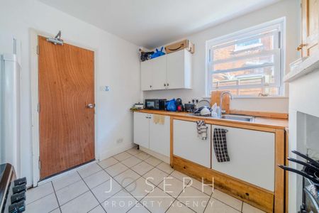 1 bedroom in a house share to rent - Photo 4